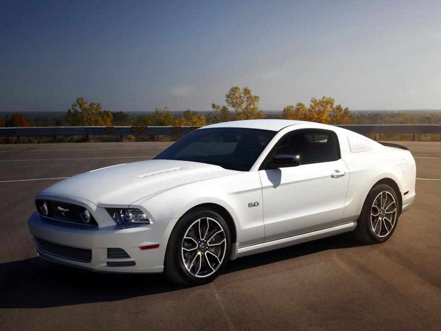  Ford Mustang 5.0 GT 2012 года  (фото 7 из 13)